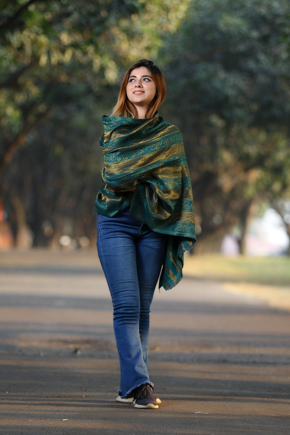 TURQUOISE BLUE/GREEN COLOUR ZARI KASHMIRI STOLE DEFINES