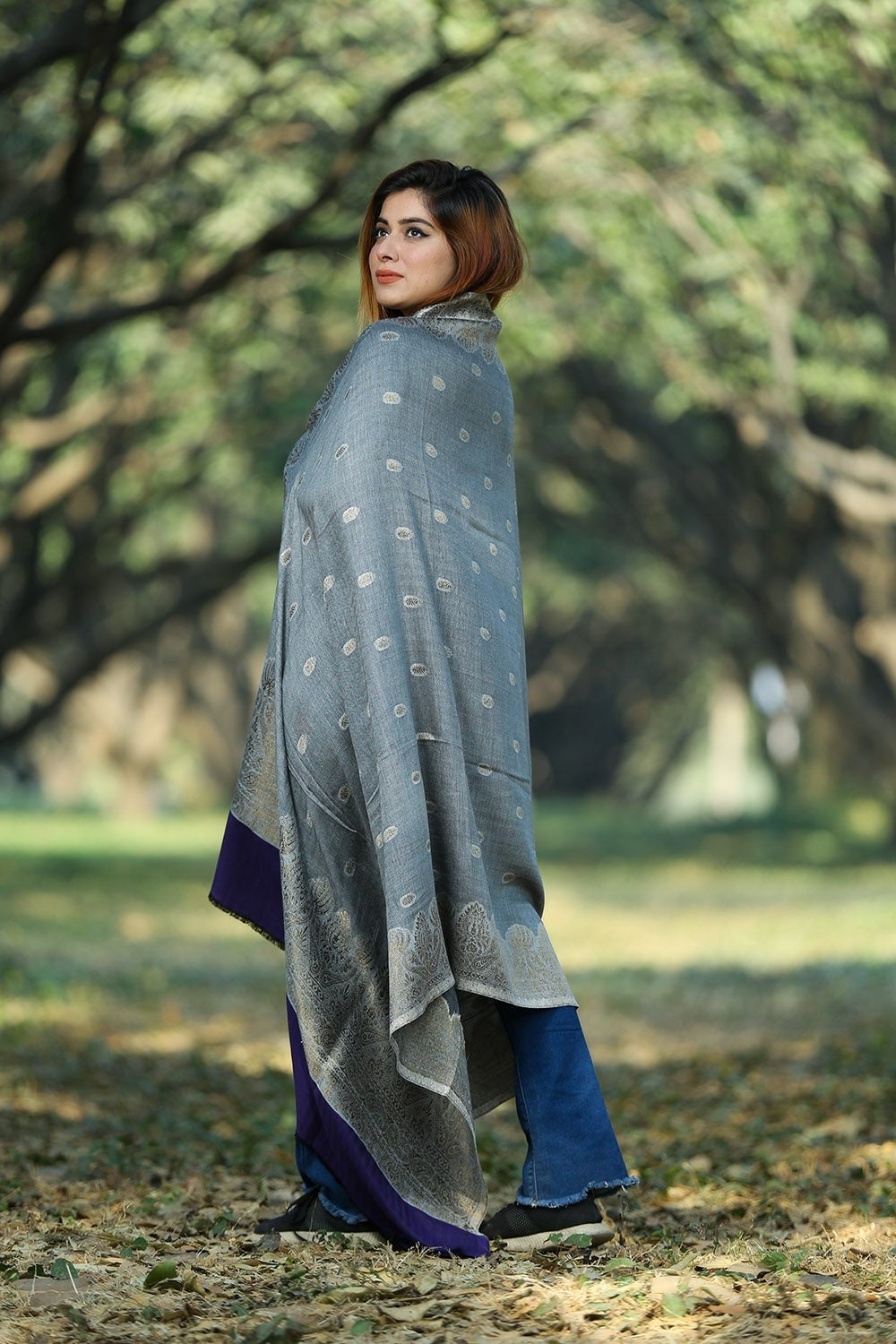VIOLET COLOUR ZARI SHAWL DEFINES ROYAL AND LUXURIOUS