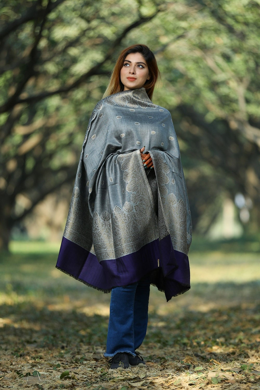 VIOLET COLOUR ZARI SHAWL DEFINES ROYAL AND LUXURIOUS