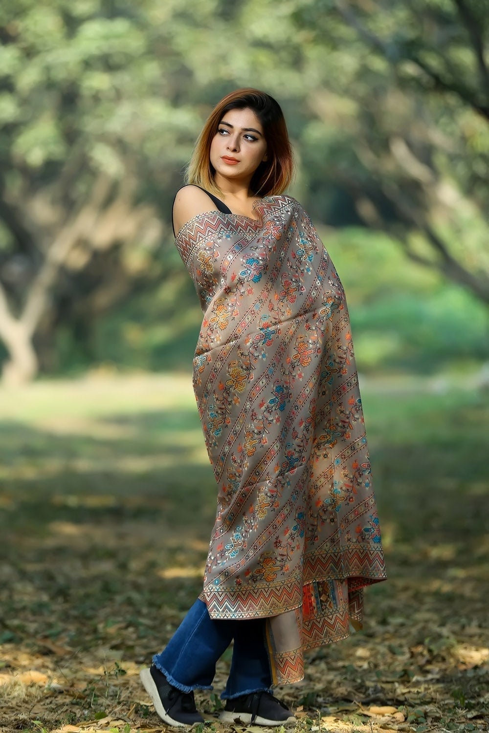 WONDERFUL PAISLEYS ON BEIGE COLOUR BASE SHAWL DEFINE