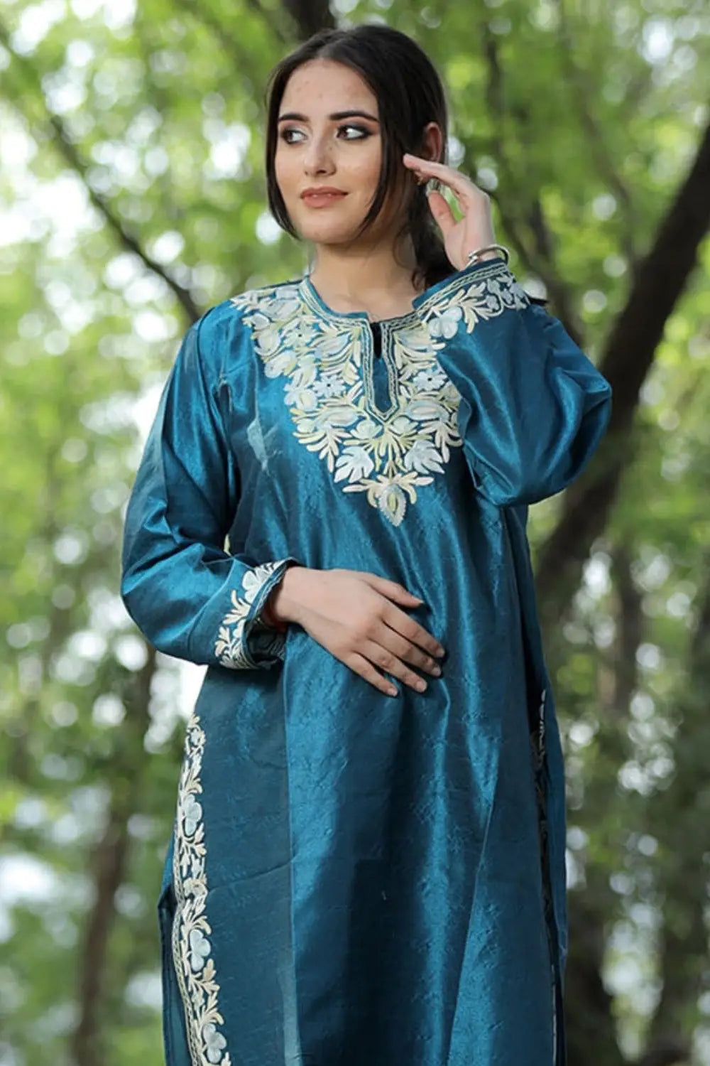 Buy embroidered kurtis online discount