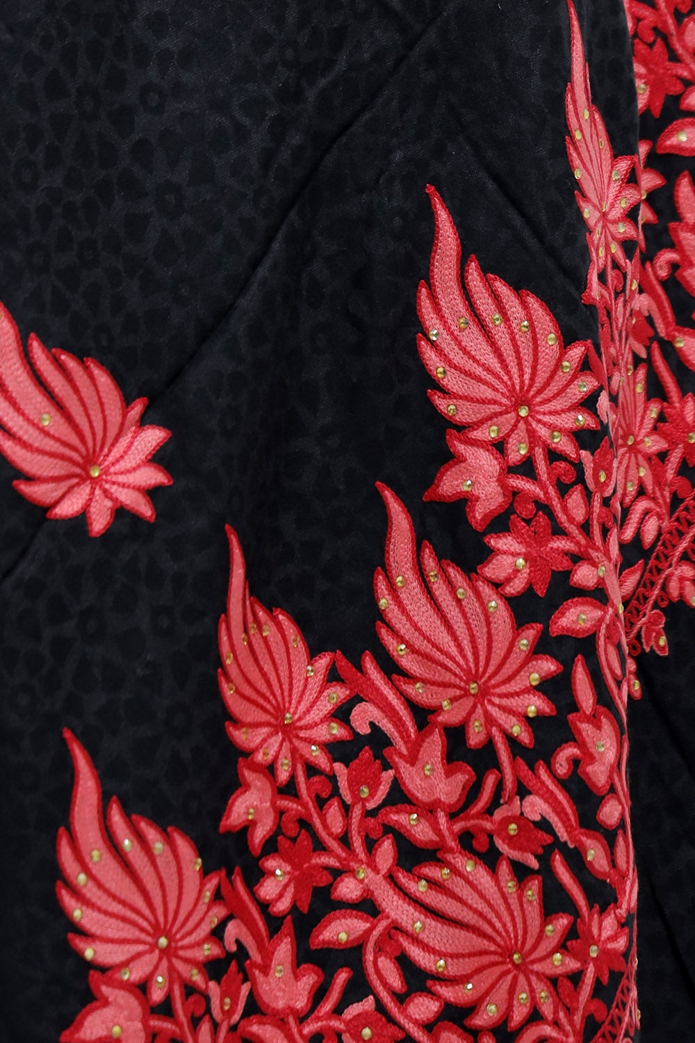 Black Colour Stole Enriched With Aari Embroidery