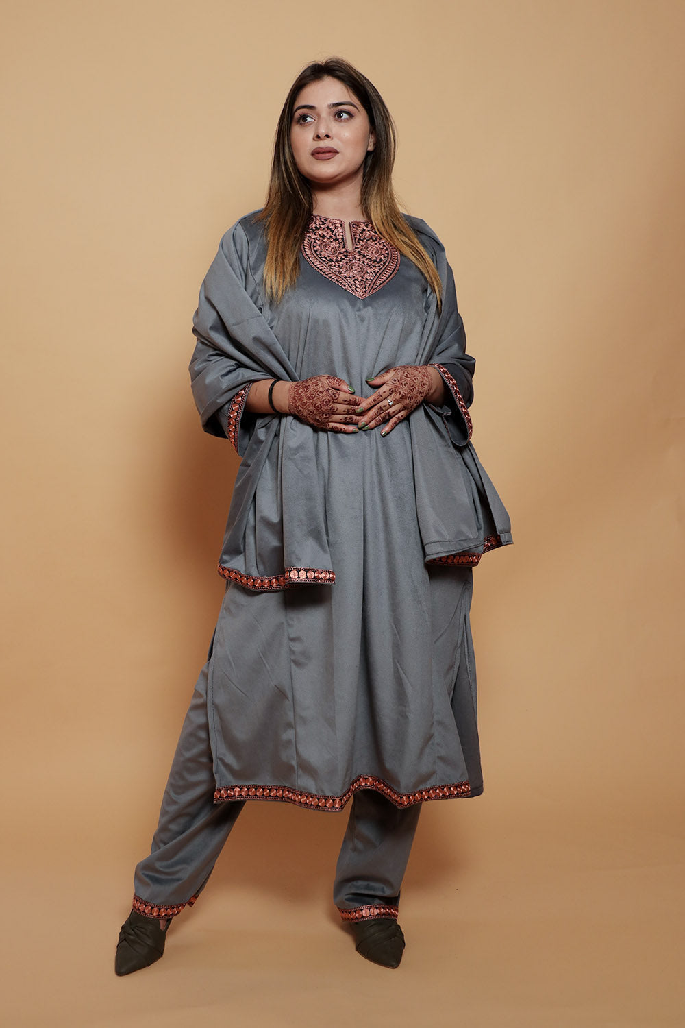 Grey Color Kashmiri Pheran Set With Tilla Patch Work