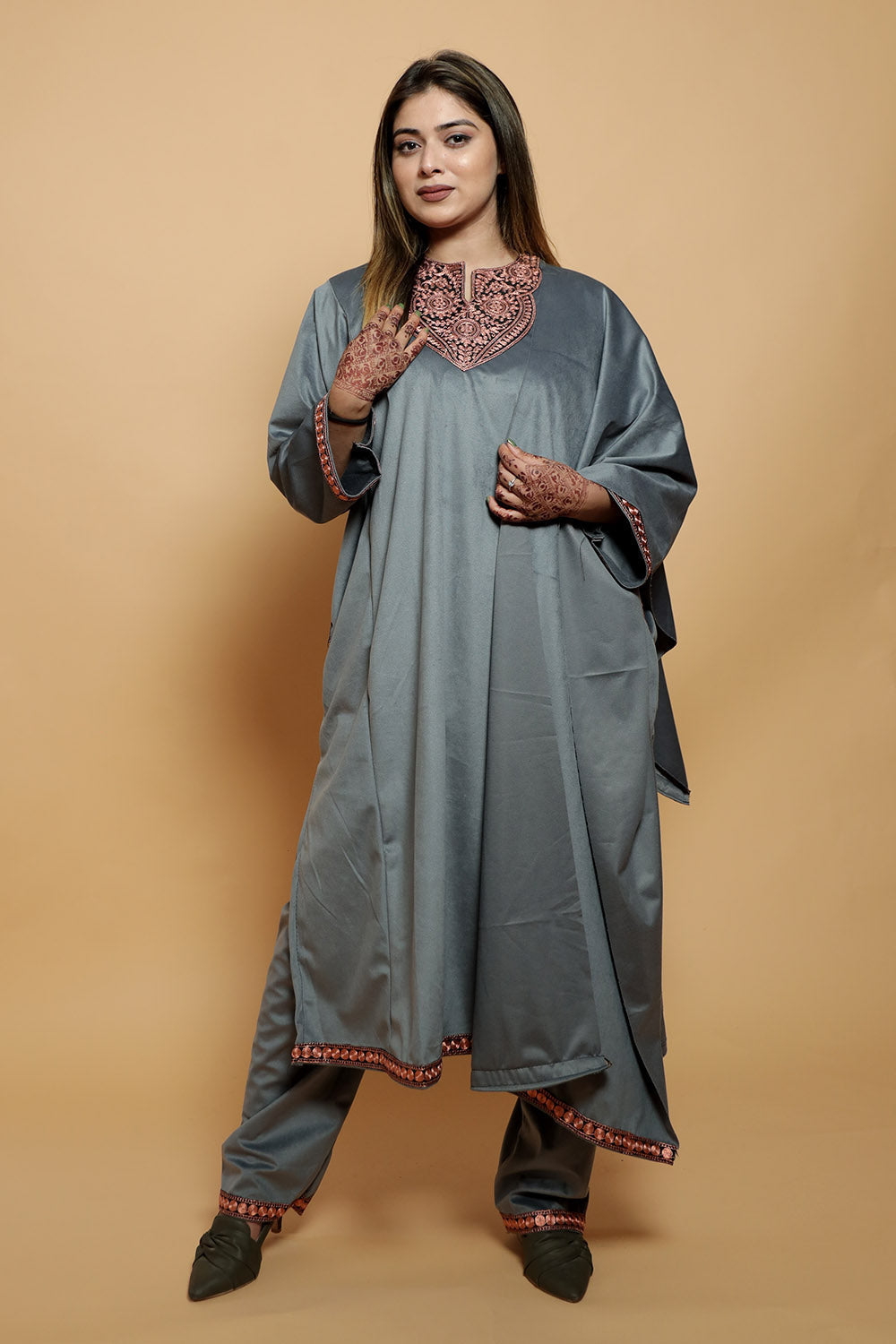 Grey Color Kashmiri Pheran Set With Tilla Patch Work