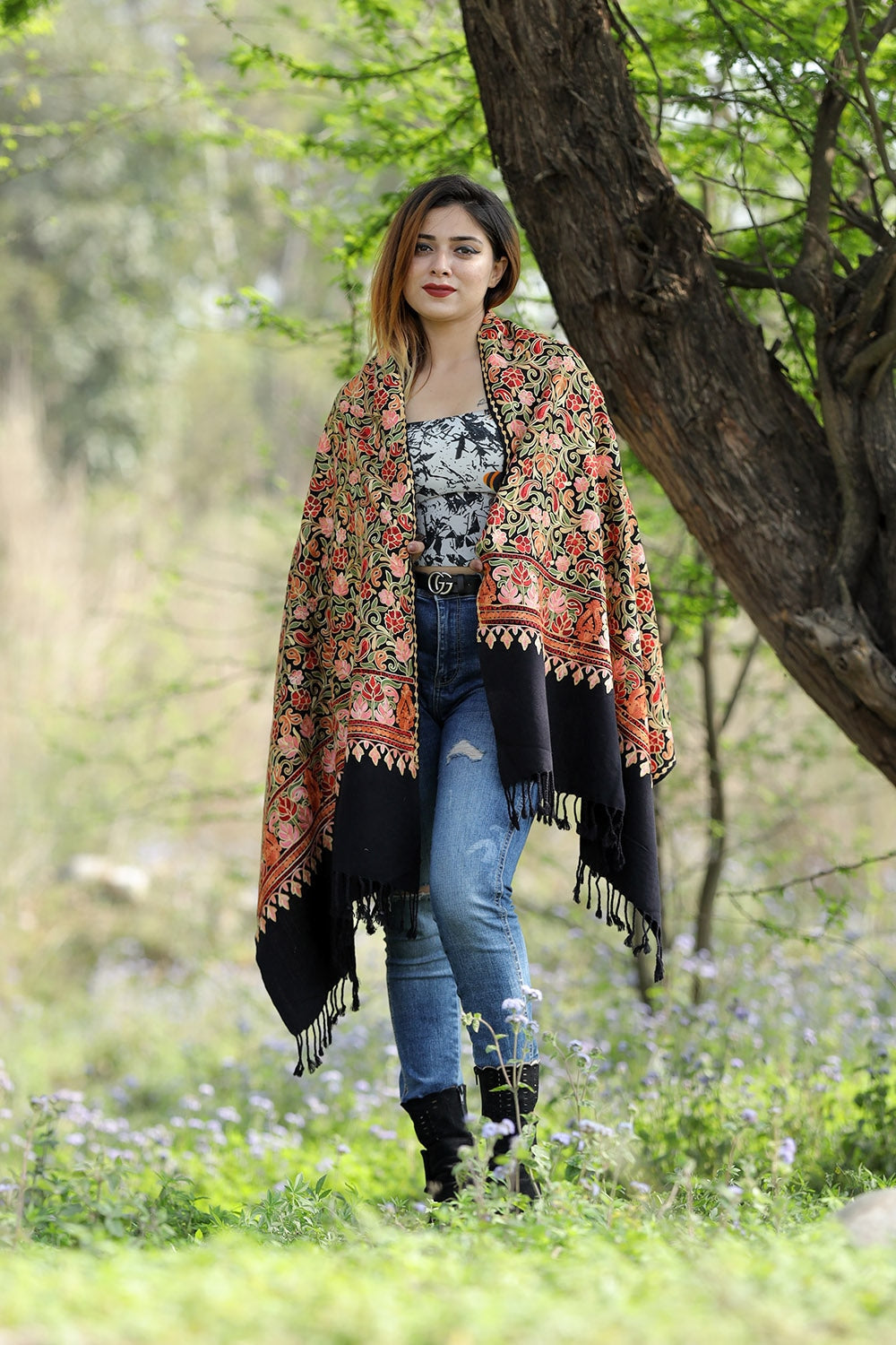 ALLURING MULTICOLORED Black Colour Stole With Graceful
