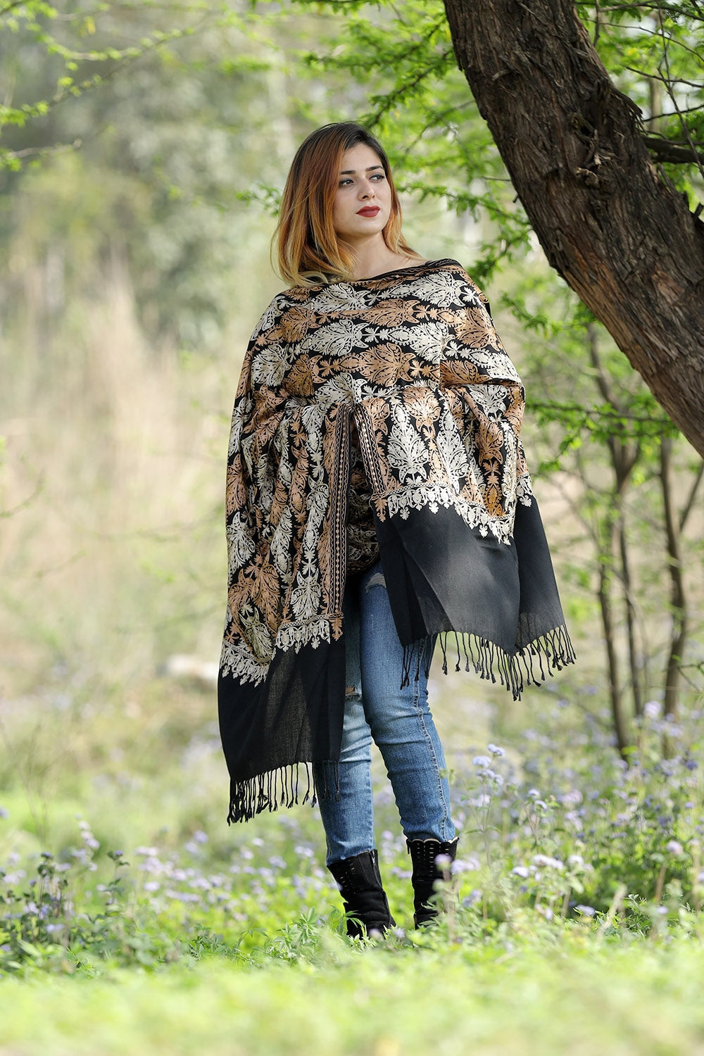 Amazing Black Colour Stole With Graceful Dense Jaal Pattern