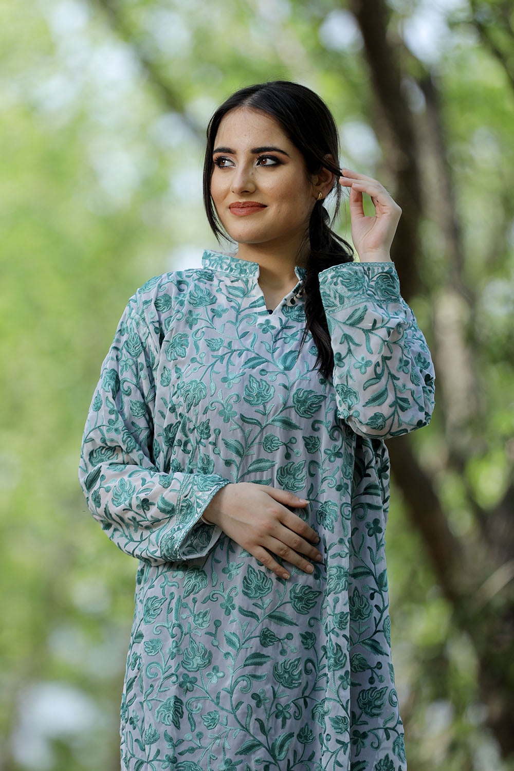 Amazing White Colour Kashmiri Embroidered Georgette Kurti