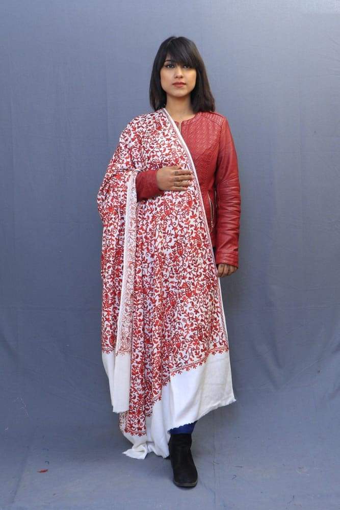 With The Base Of White Colour This Red Rich Jaal Gives