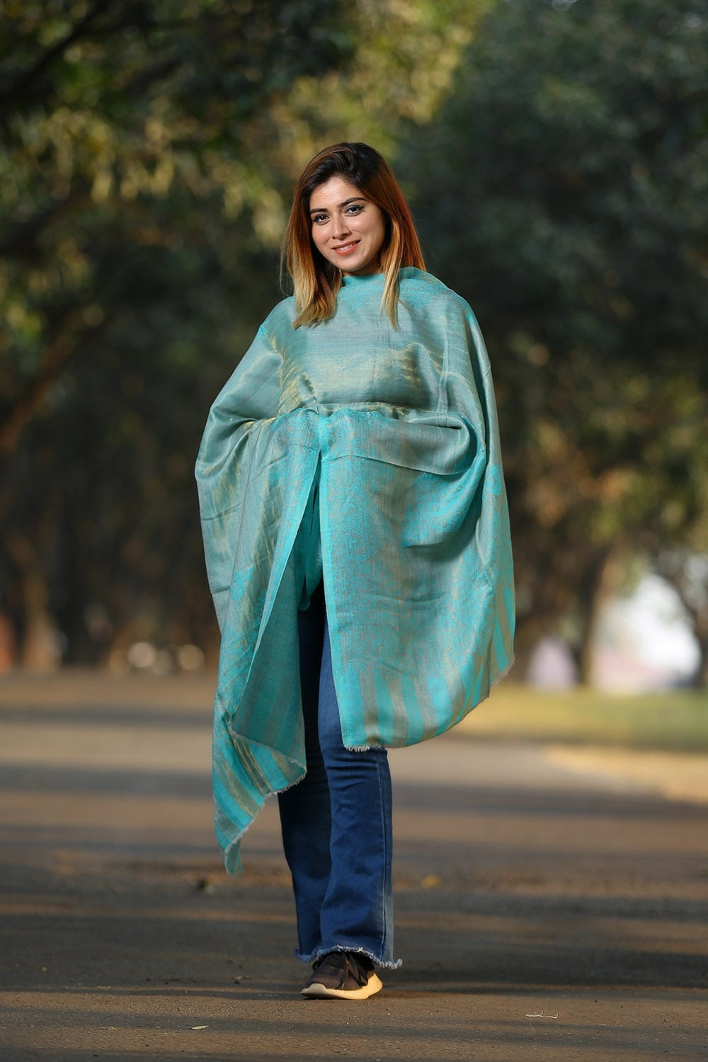 BEAUTIFUL FIROZI BLUE COLOUR KANI KASHMIRI STOLE DEFINES