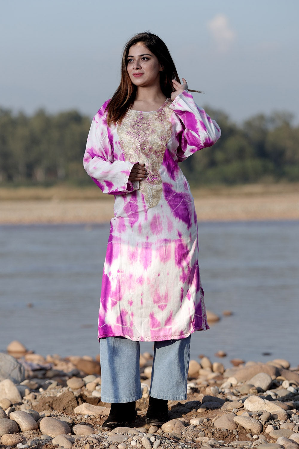 BEAUTIFUL PEARL WHITE/DARK PINK COLOUR TIE-DYE Aari Tilla