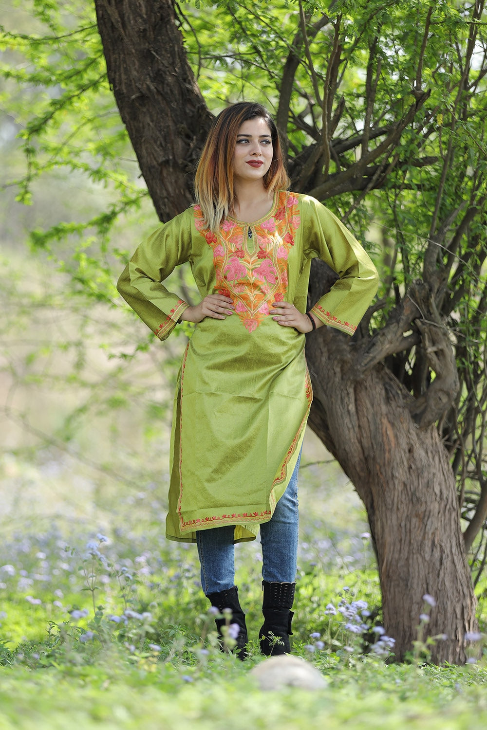 Beautiful Veggie Green Colour Rayon Silk Kurti With Aari