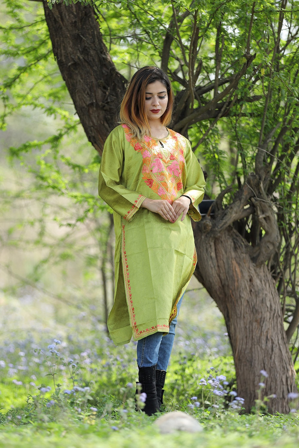 Beautiful Veggie Green Colour Rayon Silk Kurti With Aari