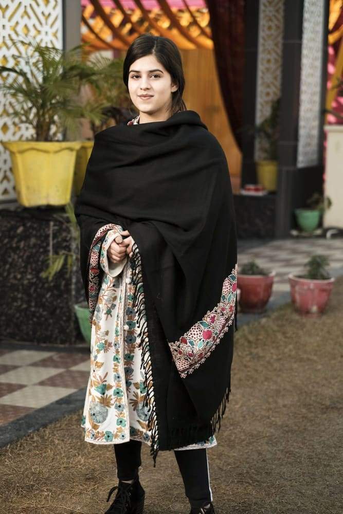 Black Color Kashmiri Shawl With Aari Jaal Gives A Trendy