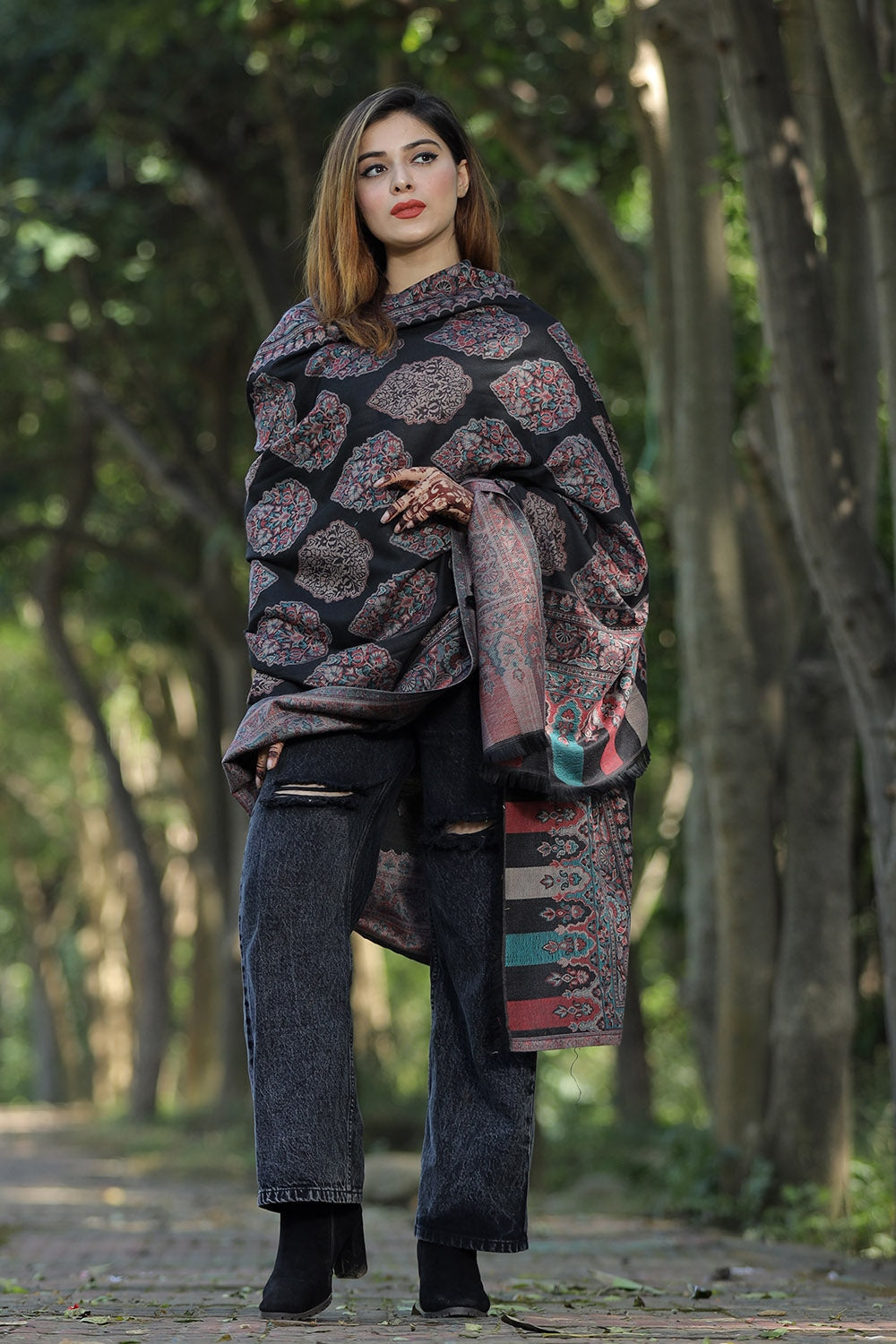 BLACK COLOUR SHAWL WITH ZARI & KANI WORK DEFINES ROYAL