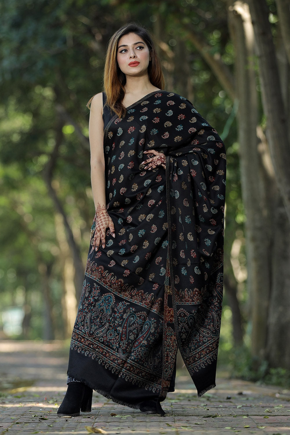 BLACK COLOUR SHAWL WITH ZARI & KANI WORK DEFINES ROYAL