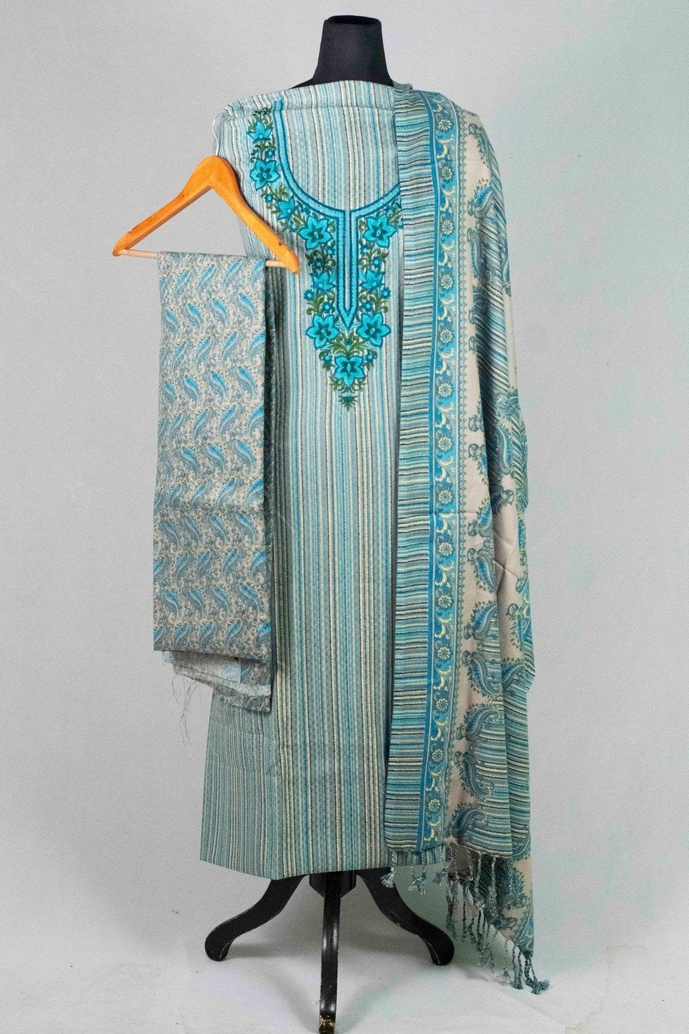 Blue Colour Woolen Lining Printed Suit With Neck Provide