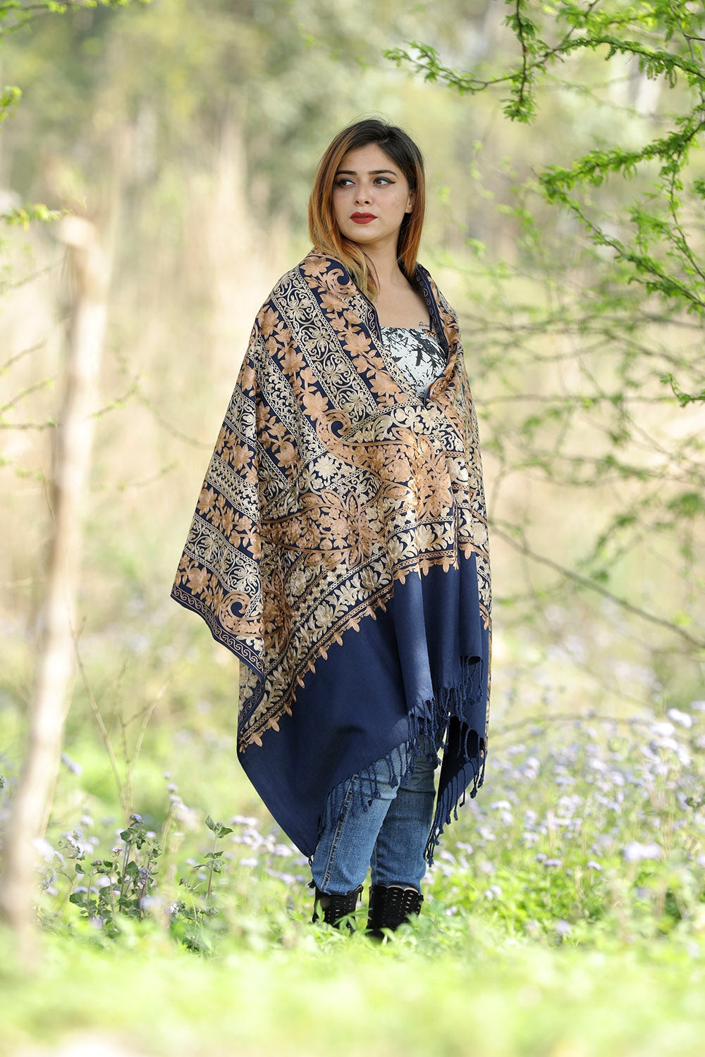 Charismatic Navy Blue Stole With Graceful Dense Jaal Pattern