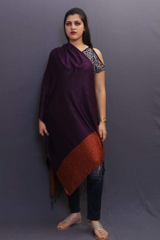 Delicate Wrap Along With Dark Purple Base And Highly Defined
