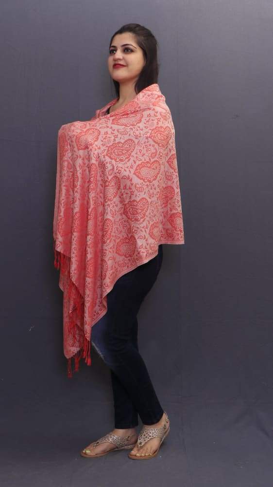 Delicate Wrap Along With Peach Base And Paisleys Looks