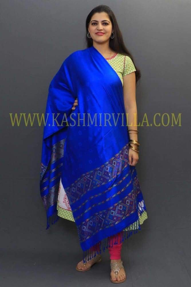 Delicate Wrap Along With Royal Blue Base And Highly Defined