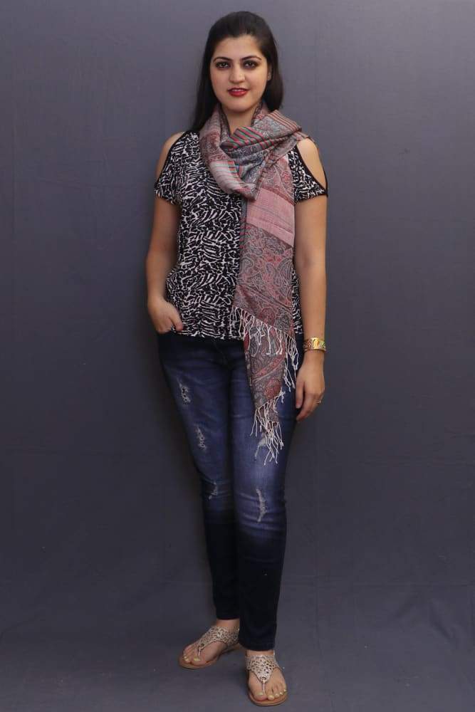 Delicate Wrap Along With Stripes Pattern Looks Elegant