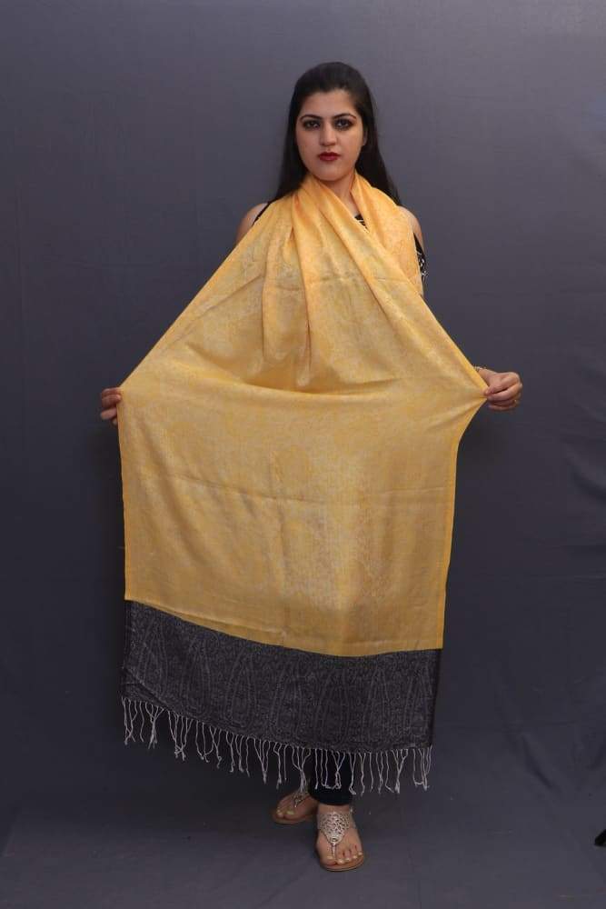 Delicate Wrap Along With Yellow Base And Highly Defined