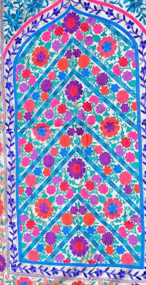 Fluorescent Creamy White Colour With Multi Thread Kashmiri