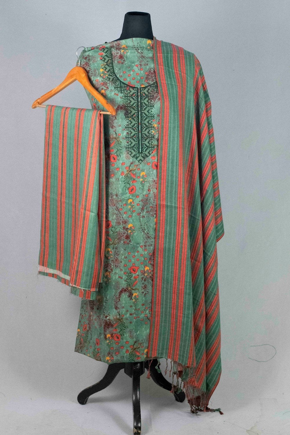 Green Woolen Kani Printed Suit With Neck And Over All