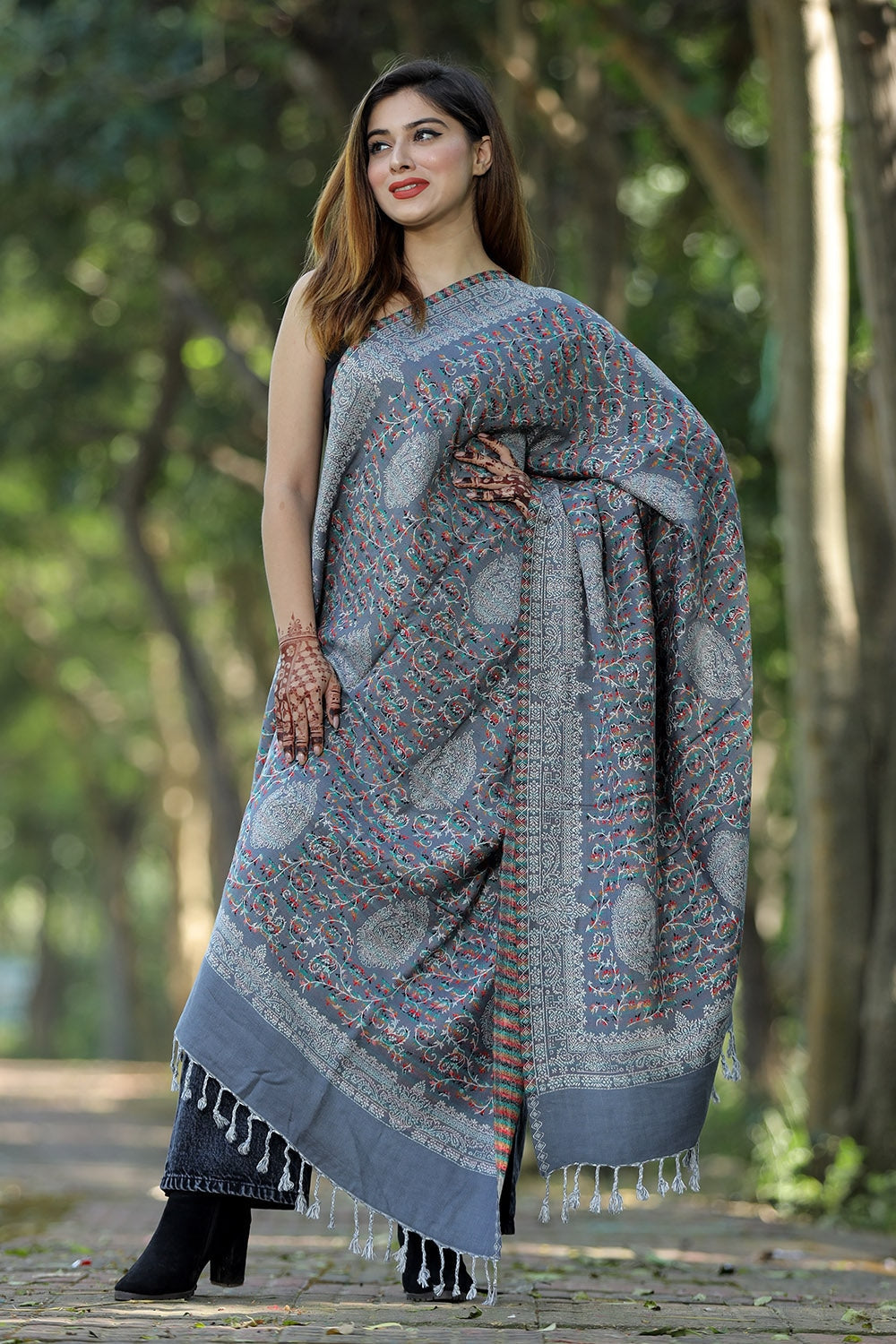GREY COLOUR KANI SHAWL WORK DEFINES ROYAL AND LUXURIOUS