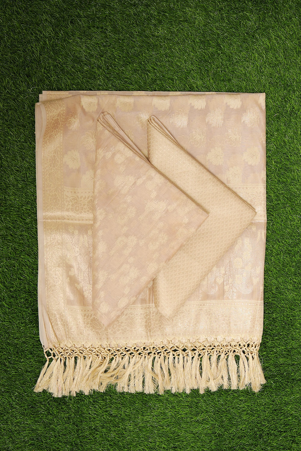 MARVELLOUS STEADY GOLDEN BEIGE COLOUR STOLE SUIT GIVES