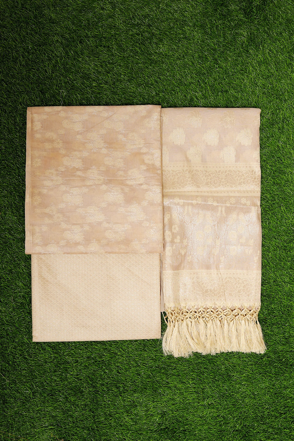 MARVELLOUS STEADY GOLDEN BEIGE COLOUR STOLE SUIT GIVES