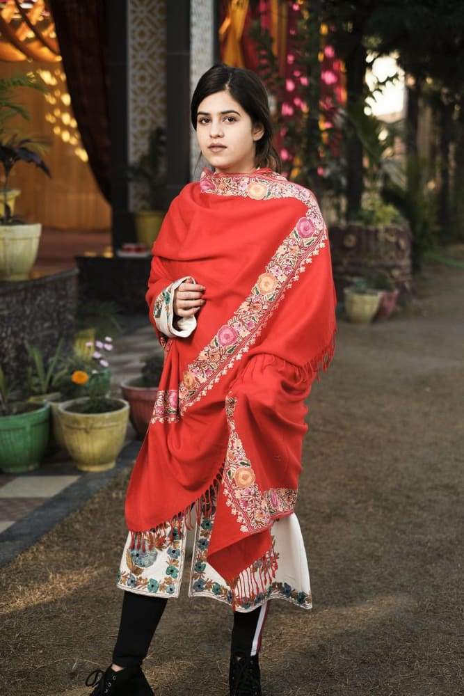 Red Color Kashmiri Shawl With Aari Jaal Gives A Trendy Look