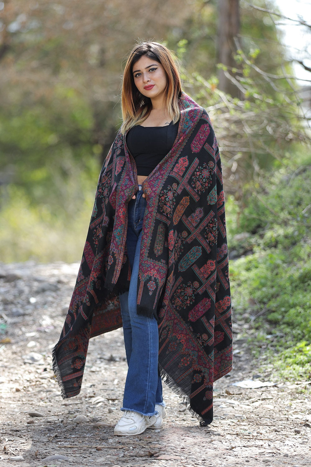 SOPHISTICATE BLACK Colour Shawl With Flower Pattern Style