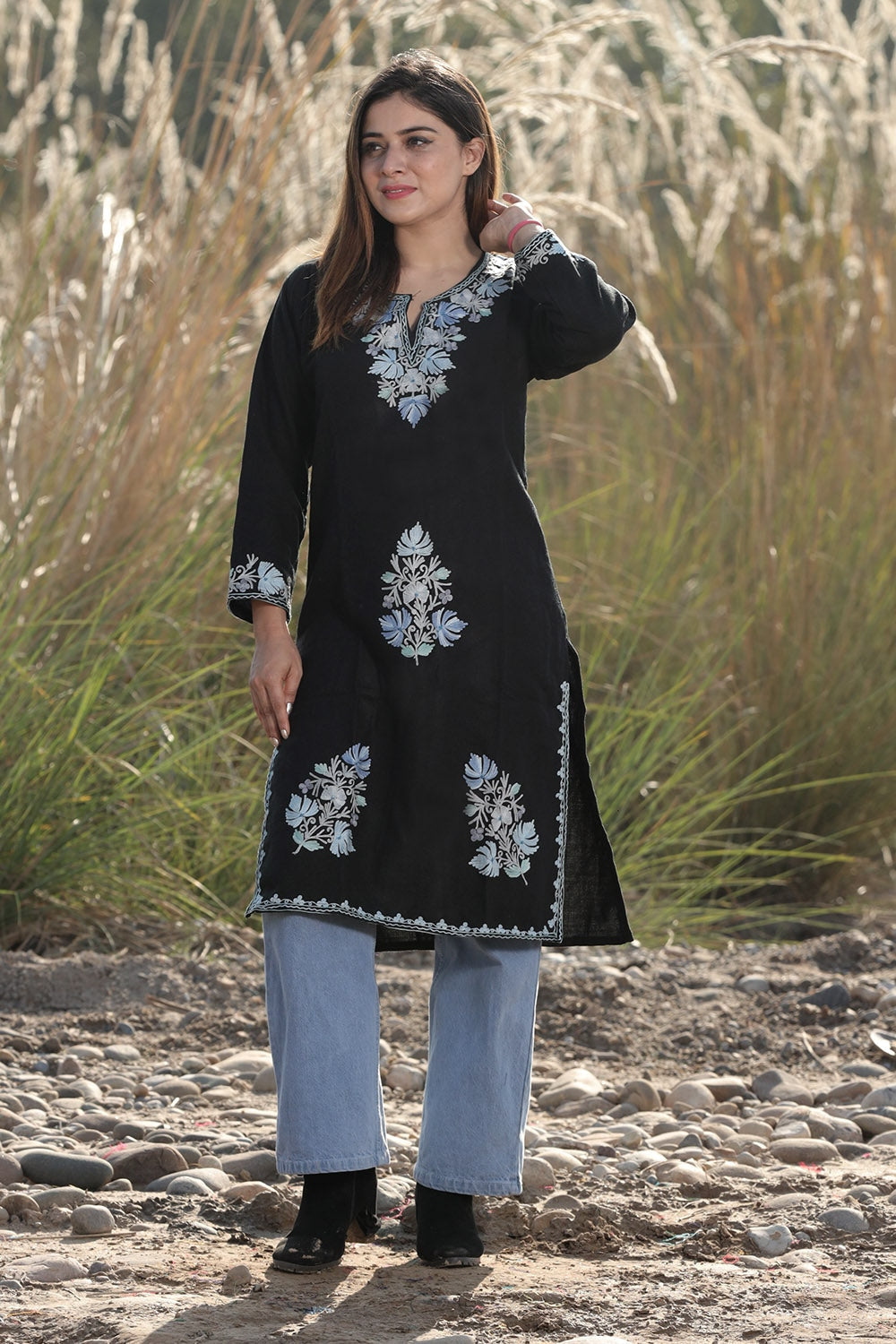 SOPHISTICATED BLACK COLOUR AARI WORK EMBROIDERED KURTI WITH