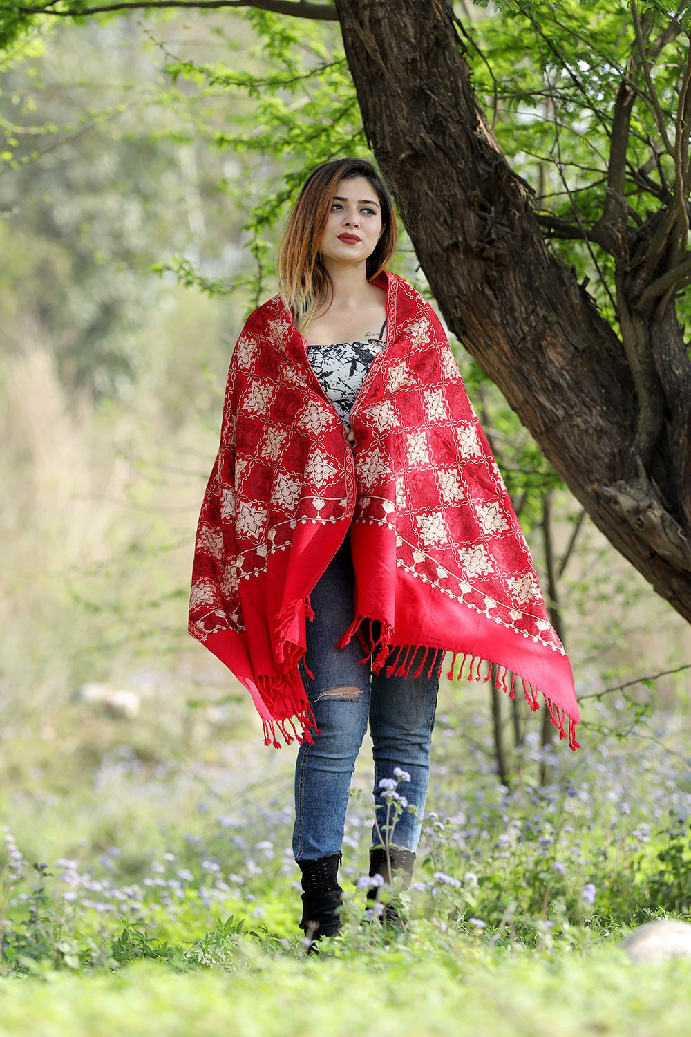Trendy Maroon Colour Stole With Graceful Dense Jaal Pattern