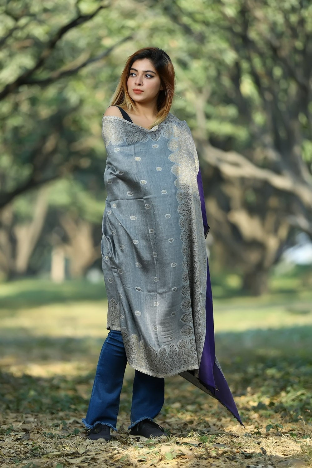 VIOLET COLOUR ZARI SHAWL DEFINES ROYAL AND LUXURIOUS
