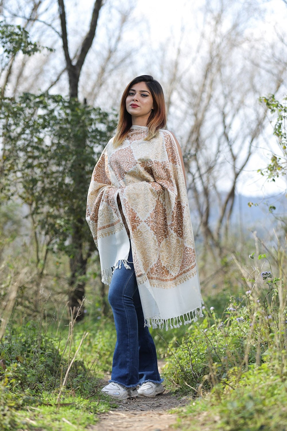 White Stole With Graceful Dense Jaal Pattern Of Kashmiri