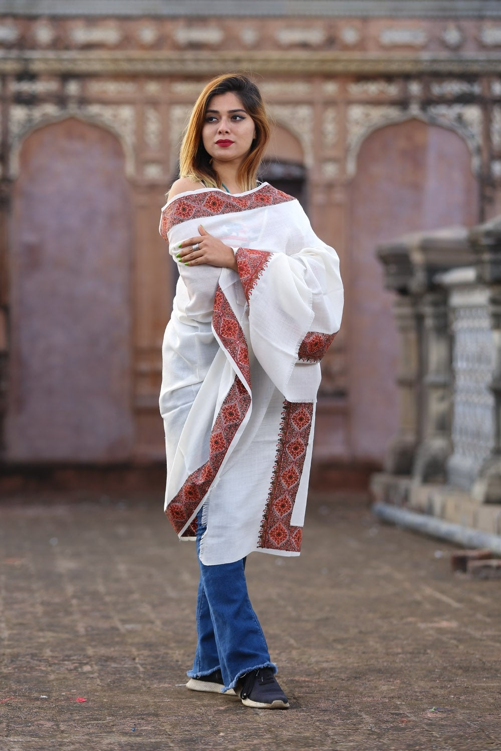 Wonderful White Colour Kashmiri Sozni Shawl Embellished